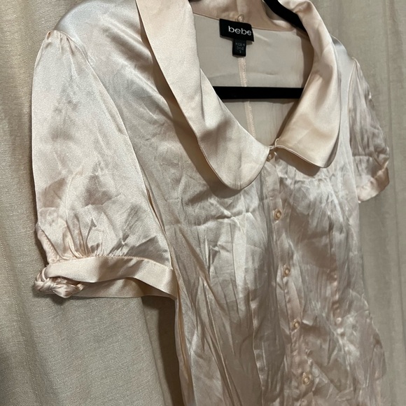 🤍3/$15🤍 Bebe silk button down blouse - Picture 4 of 7